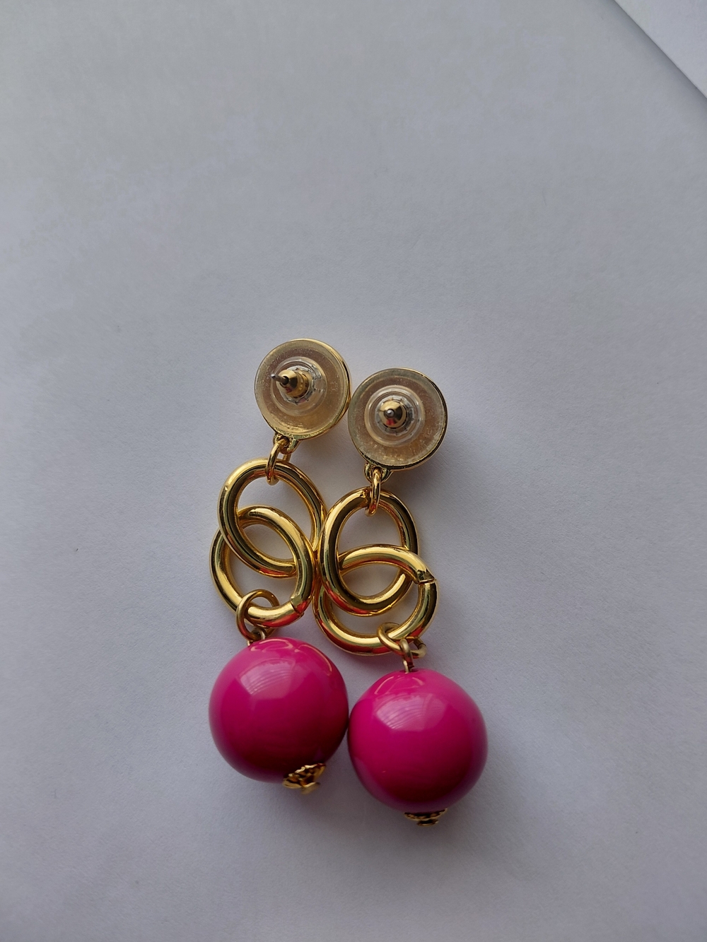 Vintage Bright Pink Bead and Gold Tone Link Dangle Drop 2.5" Earrings - Picture 3 of 5